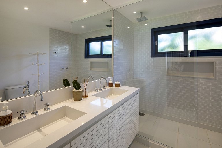 Buz019 - Mansão de luxo com 12 quartos e piscina em Búzios