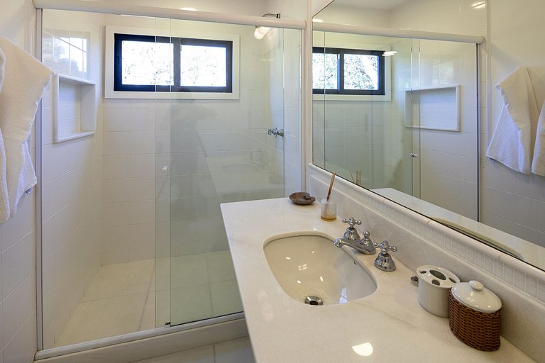 Buz019 - Mansão de luxo com 12 quartos e piscina em Búzios