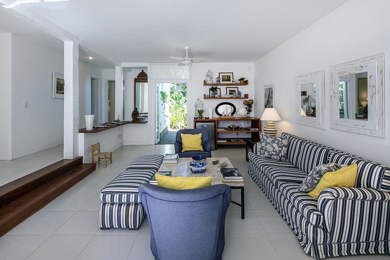 Buz019 - Mansão de luxo com 12 quartos e piscina em Búzios