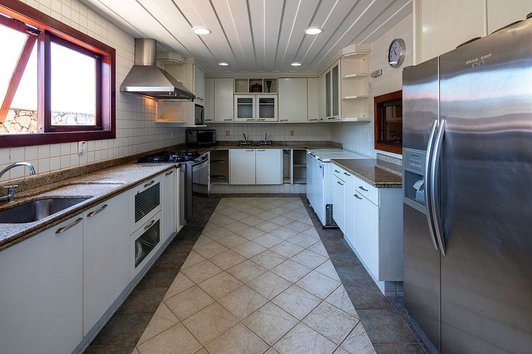 Buz039 - Villa bord de mer avec piscine et court de tennis