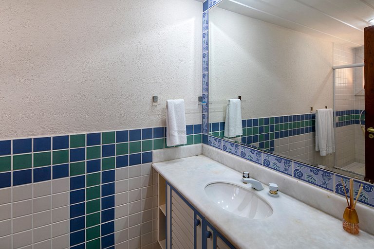 Buz039 - Casa à beira-mar com piscina e quadra de tênis