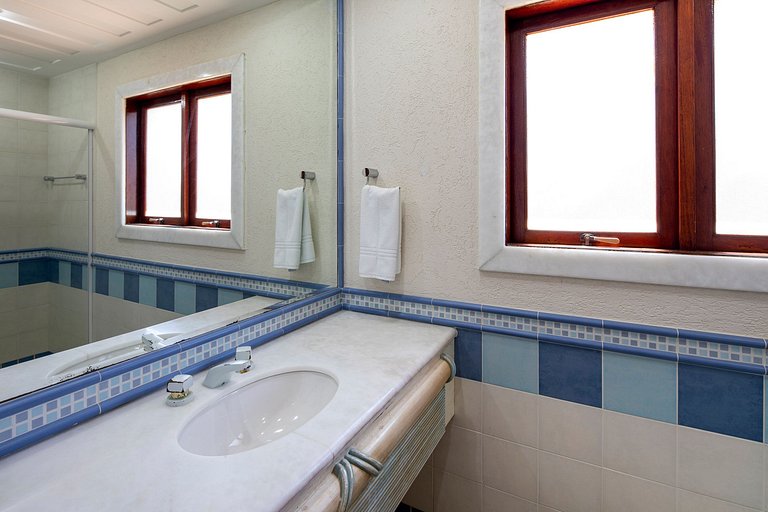 Buz039 - Casa à beira-mar com piscina e quadra de tênis