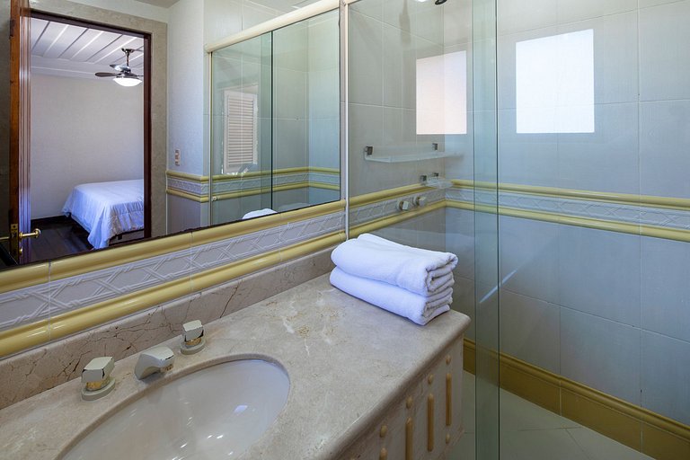 Buz039 - Casa à beira-mar com piscina e quadra de tênis