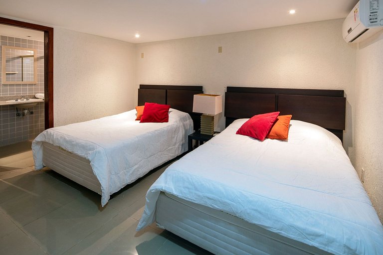 Buz039 - Casa à beira-mar com piscina e quadra de tênis