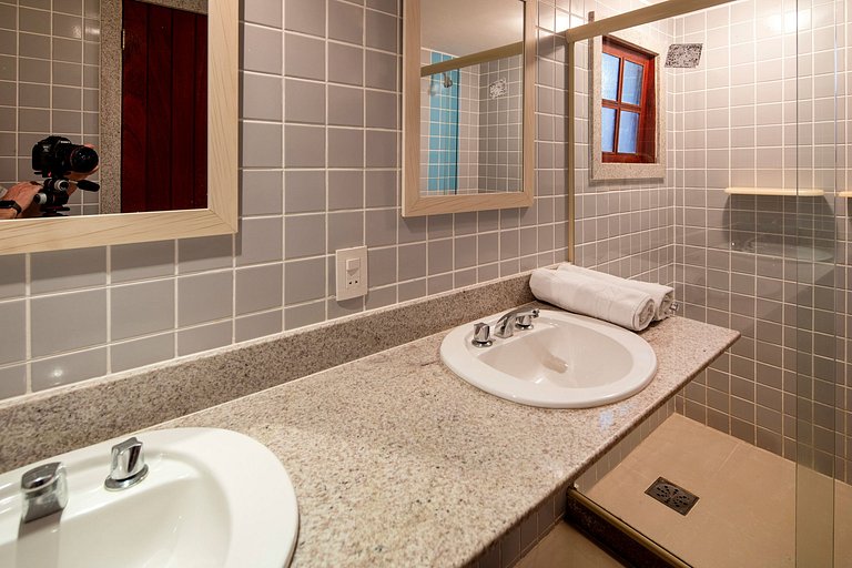 Buz039 - Villa bord de mer avec piscine et court de tennis