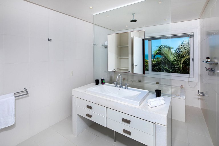 Buz055 - Charming 5 bedroom villa with a view of Geribá