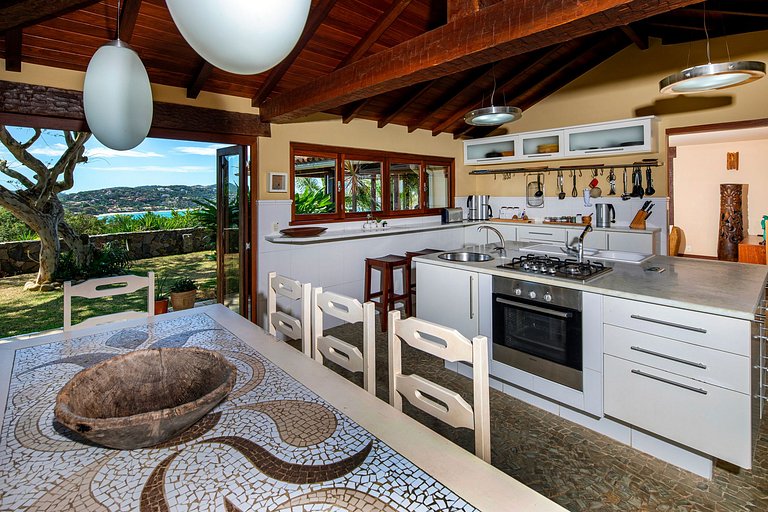 Buz025 - Casa de luxo com quatro quartos e piscina em Búzios