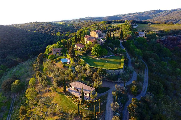 Tus008 - Spectacular Tuscan Castle from XI century
