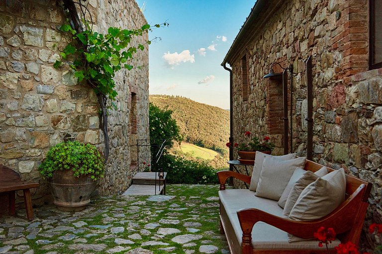 Tus008 - Spectacular Tuscan Castle from XI century