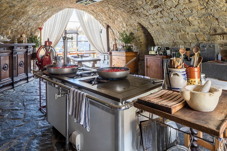 Tus008 - Spectacular Tuscan Castle from XI century