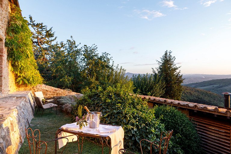 Tus008 - Spectacular Tuscan Castle from XI century