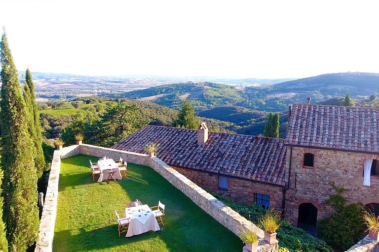 Tus008 - Spectacular Tuscan Castle from XI century