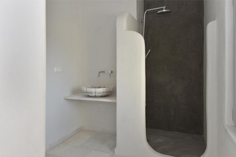 Cyc057 - Villa in the south west of the island of Paros