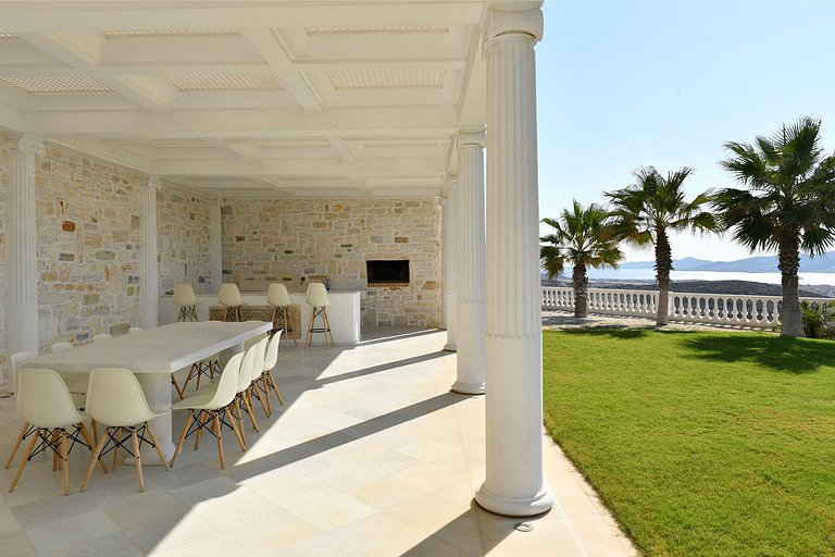 Cyc057 - Villa in the south west of the island of Paros