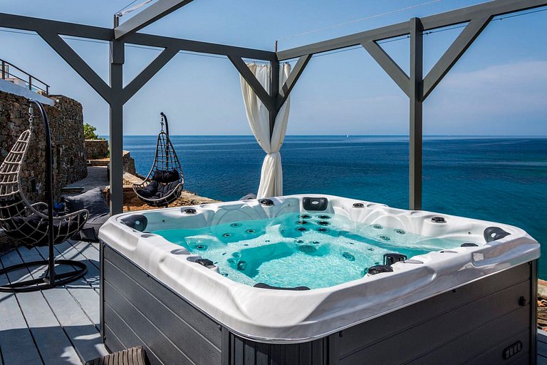 Cyc064 - Villa in Syros overlooking the Aegean Sea