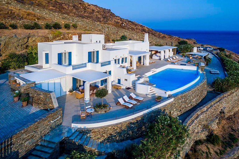 Cyc064 - Villa in Syros overlooking the Aegean Sea