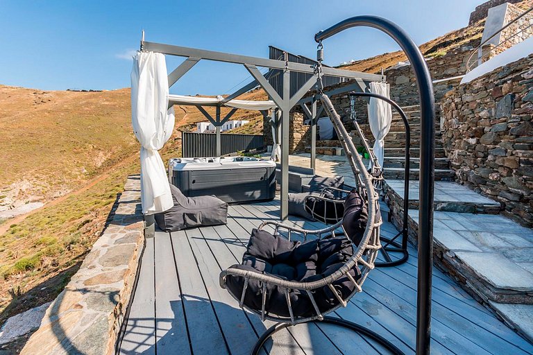 Cyc064 - Villa in Syros overlooking the Aegean Sea