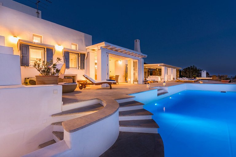 Cyc064 - Villa in Syros overlooking the Aegean Sea