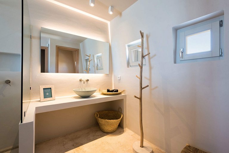 Cyc060 - Villa in the picturesque village of Dryos in Paros