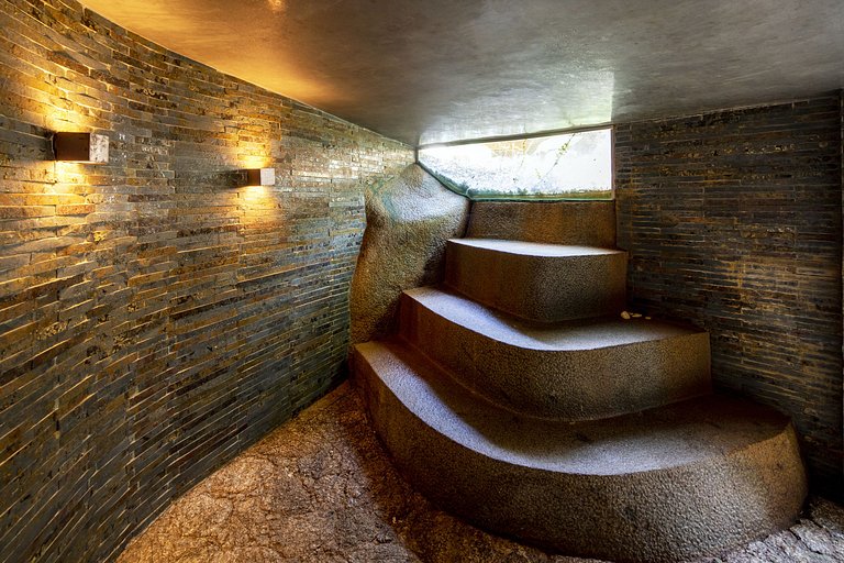 Ang001 - The Leaf House, Brazilian Icon