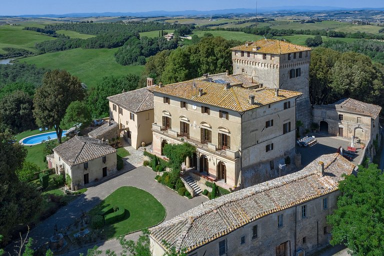 Tus005 - Castle in the region of Siena