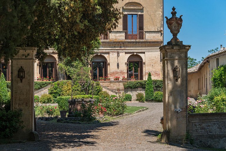 Tus005 - Castle in the region of Siena