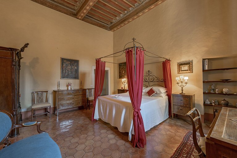 Tus005 - Castle in the region of Siena
