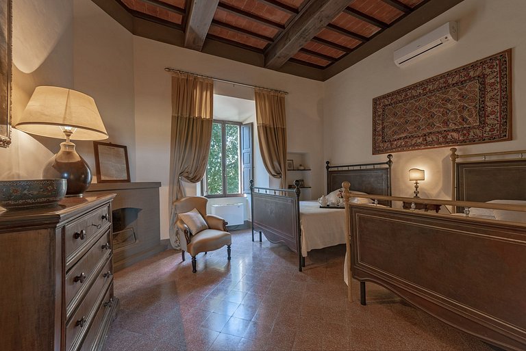 Tus005 - Castle in the region of Siena