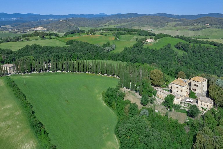 Tus005 - Castle in the region of Siena
