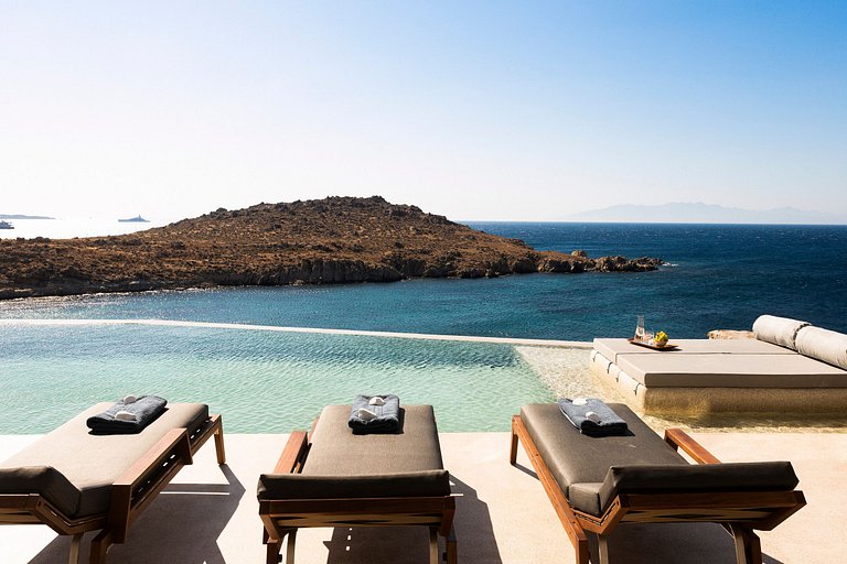 Cyc081 - Villa at the edge of the rock, Mykonos