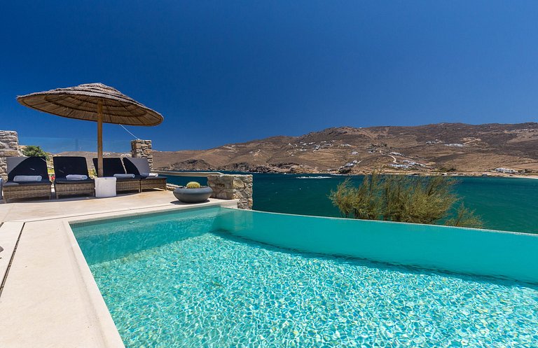 Cyc080 - Villa by the golden beach, Mykonos