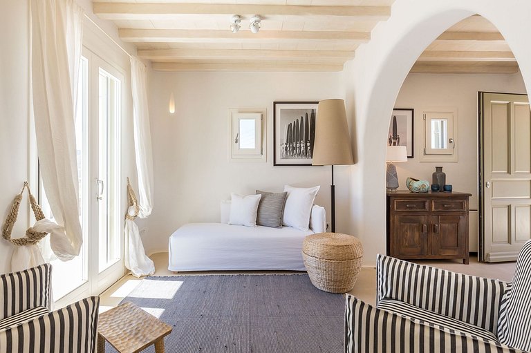 Cyc080 - Villa by the golden beach, Mykonos