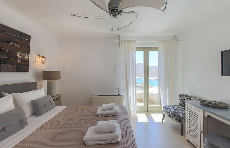 Cyc080 - Villa by the golden beach, Mykonos