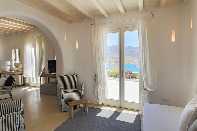 Cyc080 - Villa by the golden beach, Mykonos