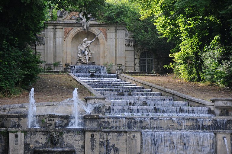 Idf002 - Historic landmark château near Paris