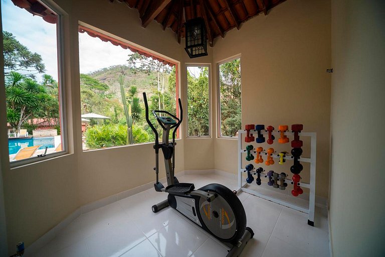 Ita004 - Hermosa casa en Itaipava para 24 personas