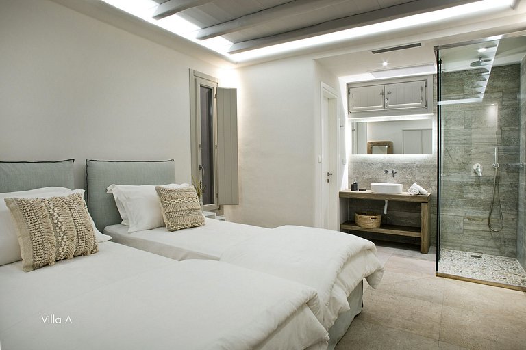 Cyc092 - Luxury Villa with Infinity Pool and Sea Views in My