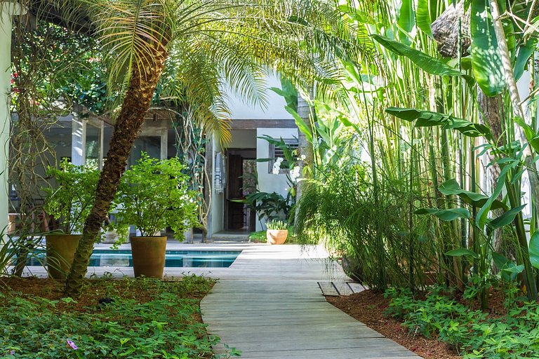 Bah072 - Charmosa casa a dois passos do Quadrado