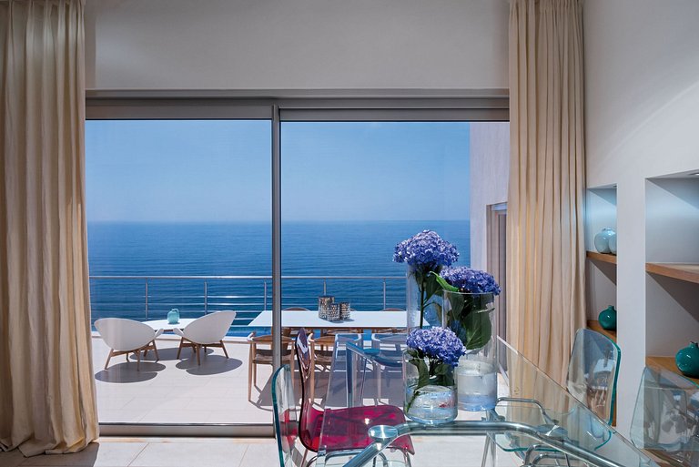 Alg003 - Villa on the clifftop of Praia de Salema, Algarve