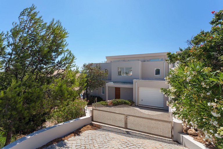 Alg004 - Contemporary villa in the western Algarve