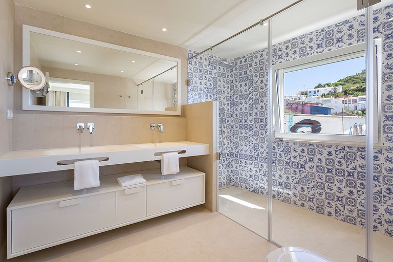 Alg006 - Beachside house, Salema, Algarve