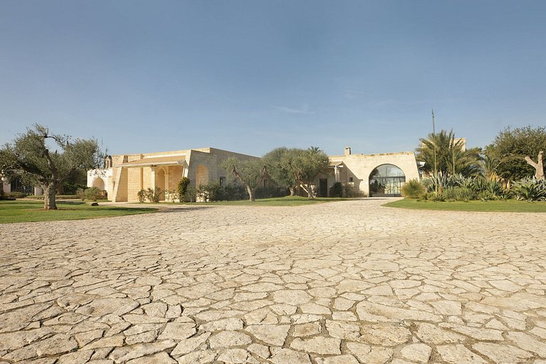 Pug004 - Luxurious modern vacation home, Puglia, Italy