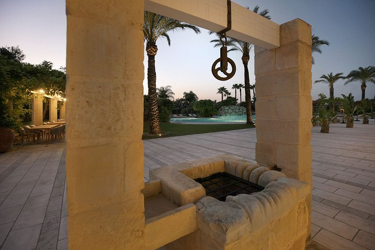 Pug004 - Luxurious modern vacation home, Puglia, Italy