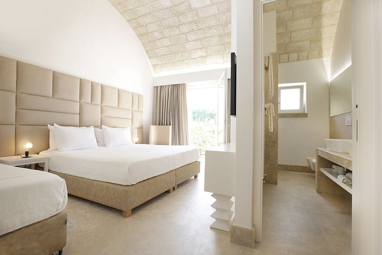Pug004 - Luxurious modern vacation home, Puglia, Italy
