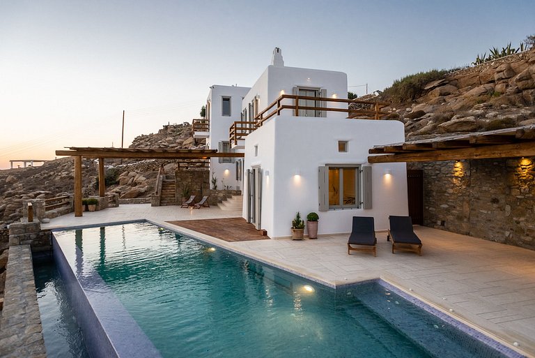 Cyc065 - Villa on a rocky hillside with overlooks Mykonos