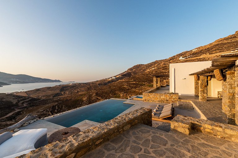 Cyc075 - Elegant villa overlooking the Aegean Sea, Mykonos.