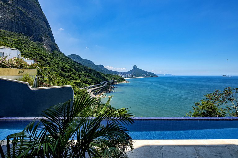 Rio012 - 5-Suite Villa with Ocean Views in Joá
