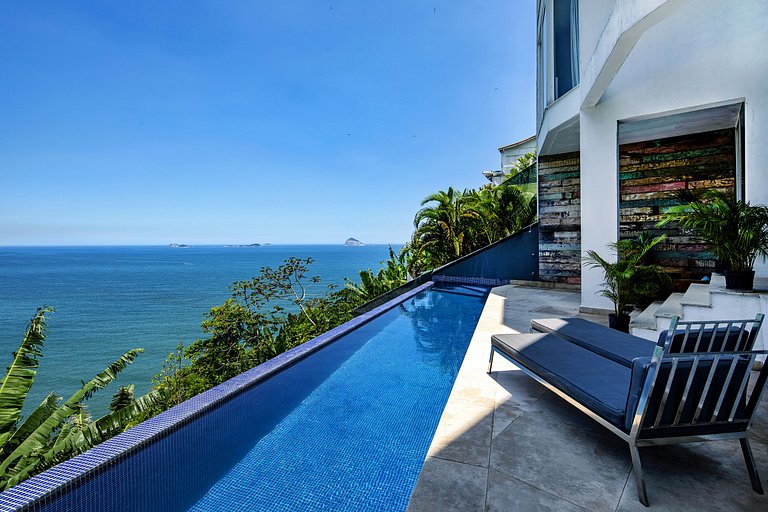 Rio012 - 5 suites mansion with pool in front of the sea