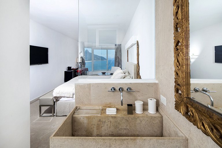 Rio012 - 5-Suite Villa with Ocean Views in Joá