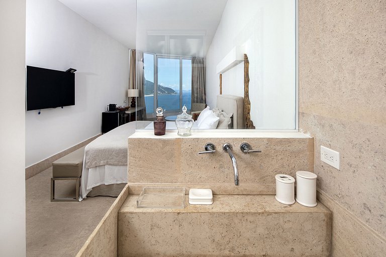 Rio012 - 5-Suite Villa with Ocean Views in Joá